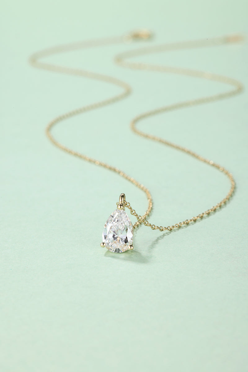 The Cassandra | Pendant Pear Diamond Necklace