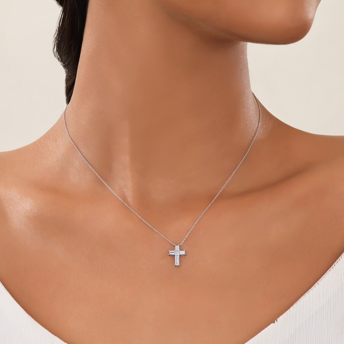 The Therese | Pendant Cross Diamond Necklace
